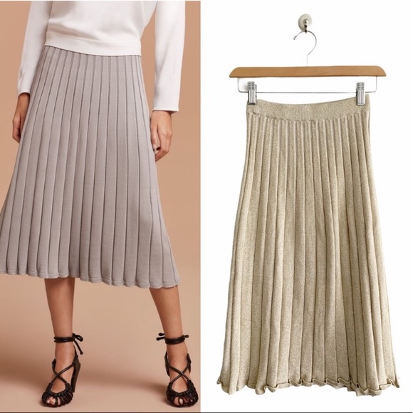 Aritzia Dresses & Skirts - ⭐️🆕Aritzia Wilfred Chamfort gold sparkly skirt❤️